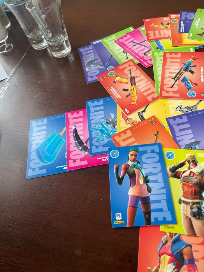 Cartes fortnite et boîte en métal - photo numéro 5