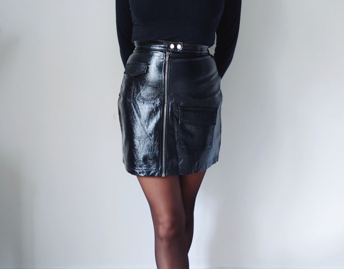 Jupe taille haute noire simili cuir enduit tendance, rock automne-hiver Marque Nasty Gal Taille 36 S 
Très bon état