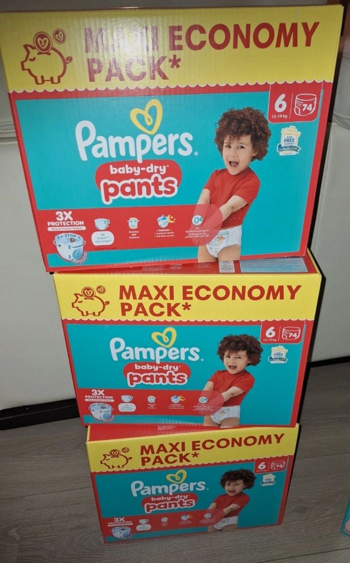 Lot de 3 cartons de 74 couches Pampers pants taille 6