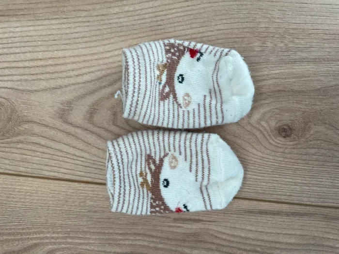 Lot 1 bas Noël et 2 tee shirt + chaussettes taille 6 mois - photo numéro 5
