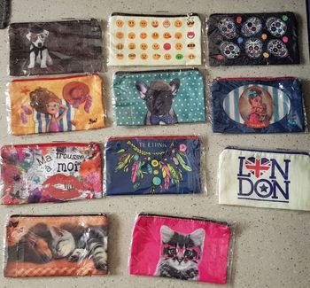 Trousses neuves 3 € l'unité