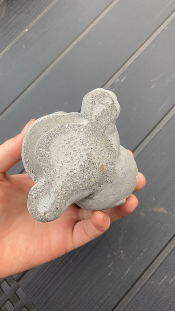 Figurine de pierre pour tombe bébé - photo numéro 2