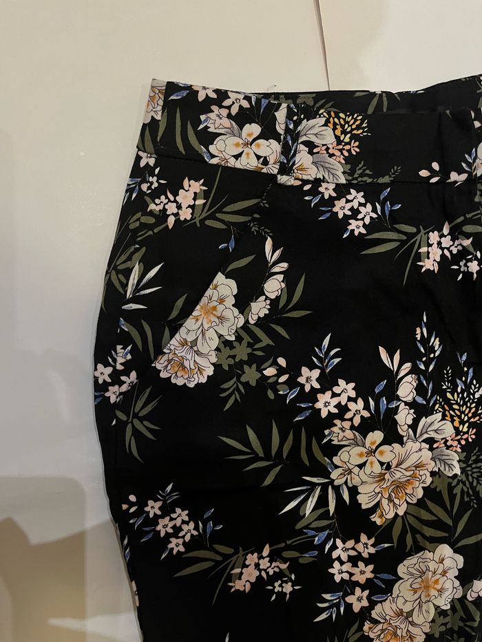 Pantalon fleuri noir taille S nam&co london - photo numéro 4