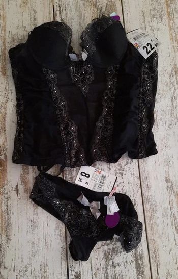 Guêpière noir dentelle et strass 90 c + culotte tanga taille 38 neuf