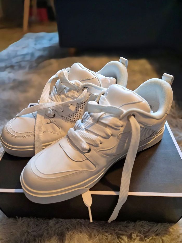 Baskets Michael Kors blanches – Homme – Taille 44 – Neuves - photo numéro 3