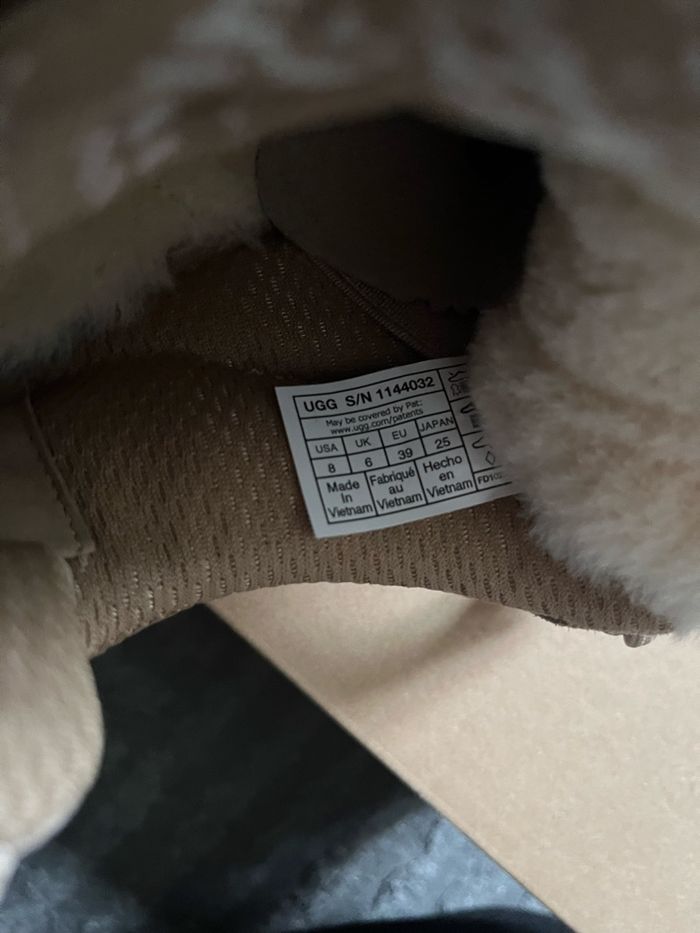 UGG Lowmel Sand / Beige Taille 39 - photo numéro 9