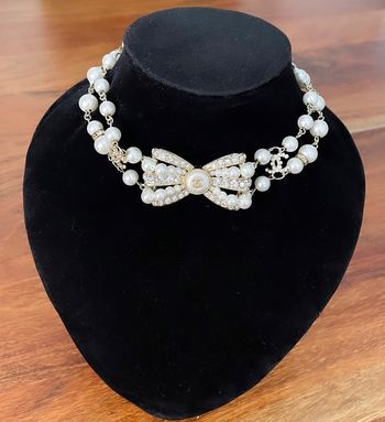 Collier ras du cou perle blanche