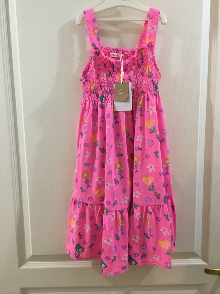 Robe, 6-7 ans, neuve