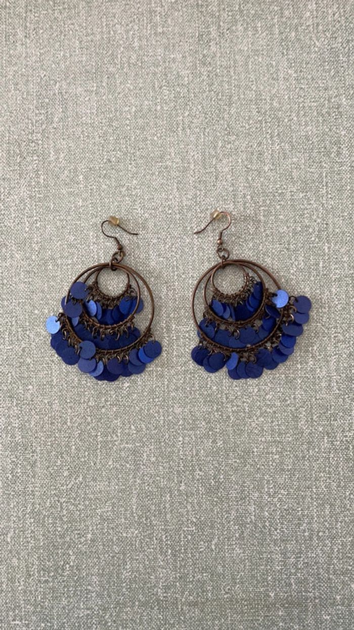 Boucles d’oreilles pendantes bleues