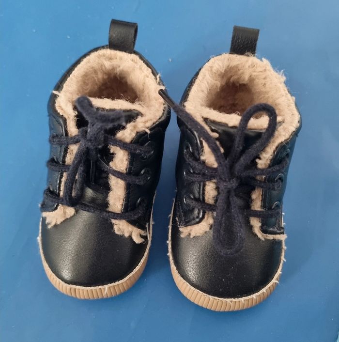 Petites chaussures fourrées 6.9 mois - photo numéro 2