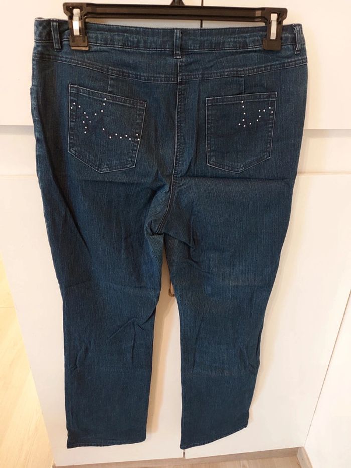 Jeans bleu avec petits diamants - photo numéro 2