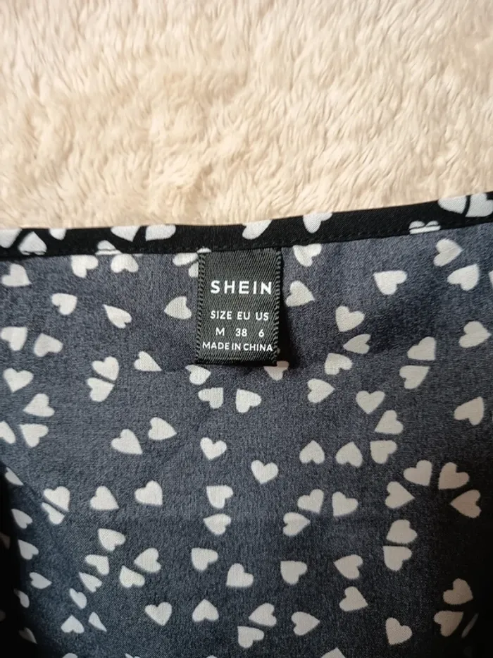 Robe a bretelles courte. Marque Shein (A334) - photo numéro 3