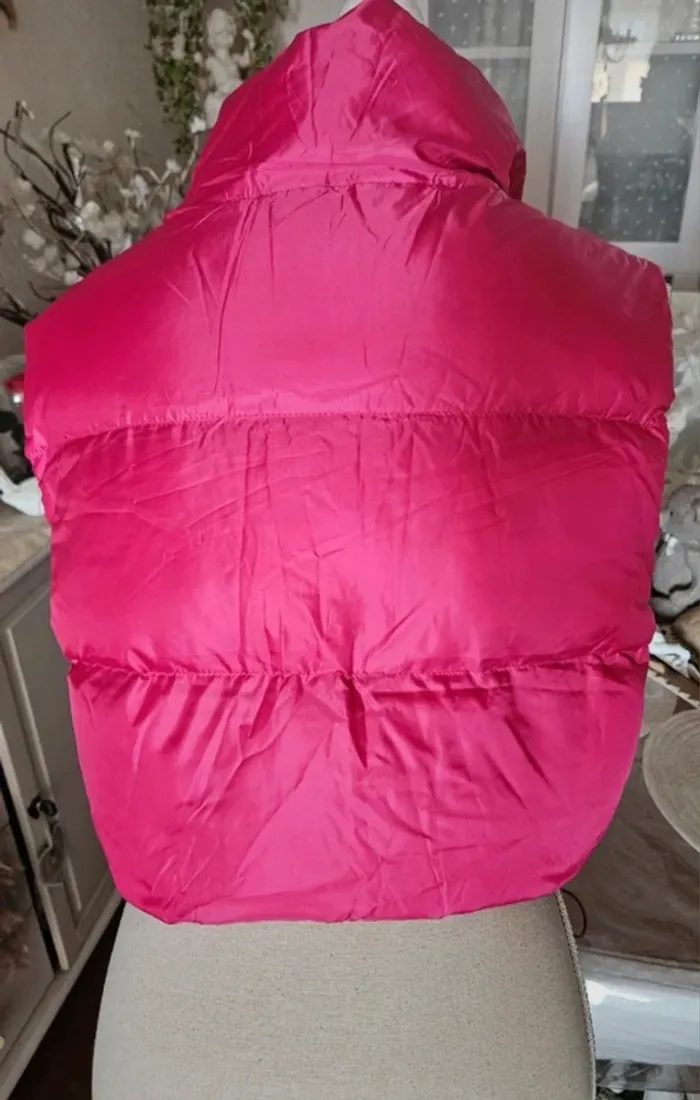 Doudoune courte sans manches rose fushia Max Mila Taille M/L Neuve - photo numéro 2