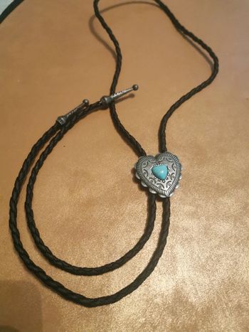 Cravate bolo de cowboy country cœur turquoise
