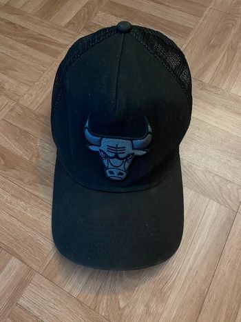Casquette noir New Era trucker Chicago Bulls