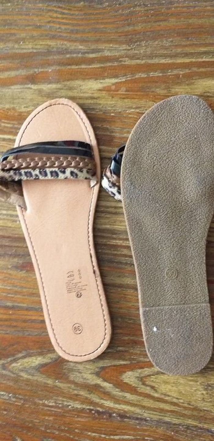 claquettes / sandales taille 39 - NEUF