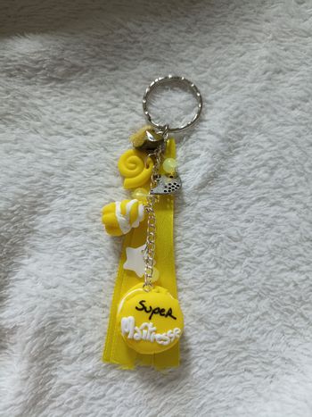 Porte clé super maîtresse jaune