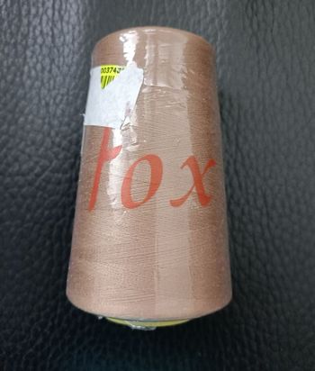 5000 mètres de fil à coudre marron