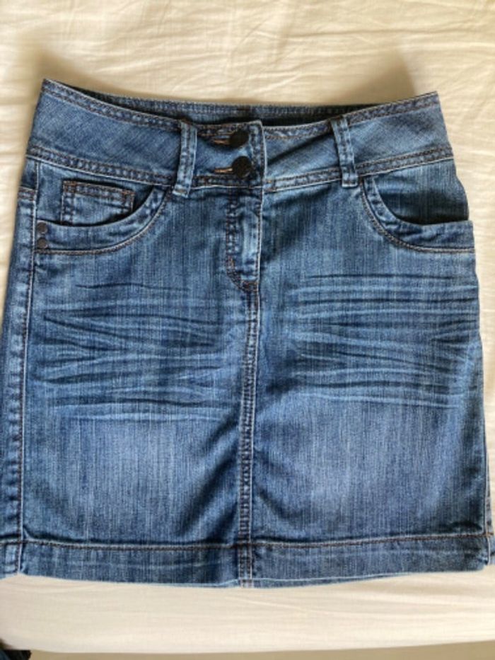 Jupe en jean Camaïeu, taille 34, en très bon état