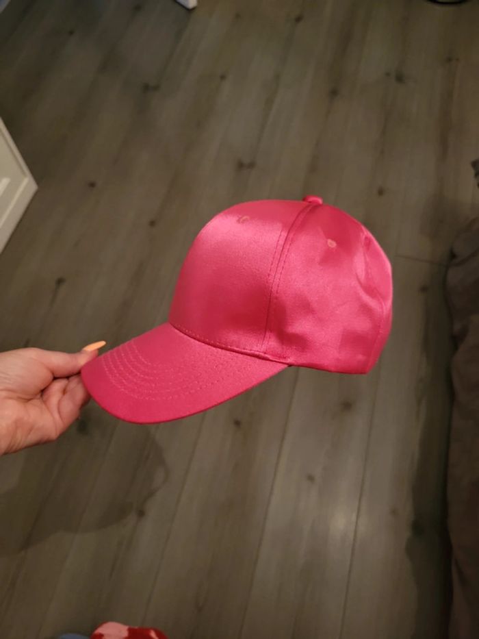 Casquette rose brillante neuve - photo numéro 4