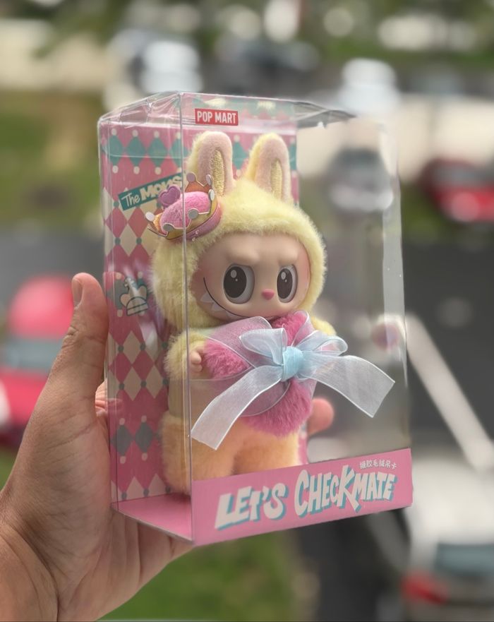 Pop Mart Labubu – The Monsters Let’s Checkmate (Lapin couronne) NEUF - photo numéro 2