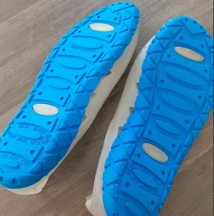 Chaussures de plage t. 34 - photo numéro 2