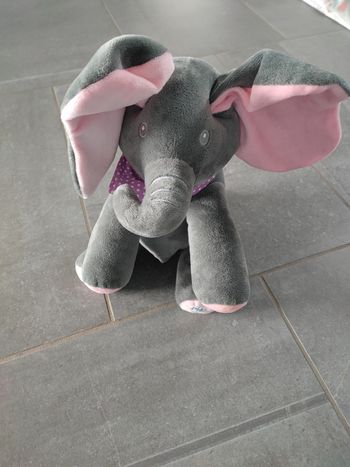 Peluche éléphant interactive