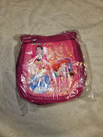 Sac bandoulière disney graffiti princesse ariel cendrillon blanche neige disneyland paris disney store