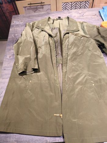 Très beau trench taille 42 neuf