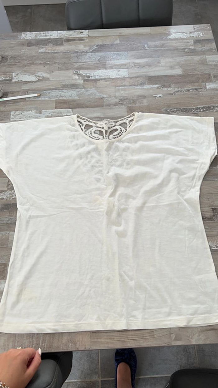 Tee-shirt blanche porte dentelle T46-48