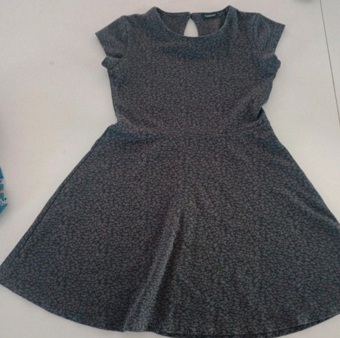 Robe grise manches courtes 10 ans