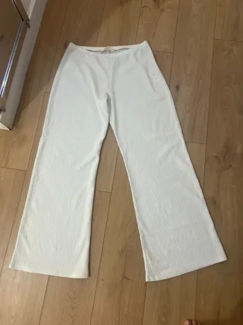 Pantalon large taille xl  pull and bear