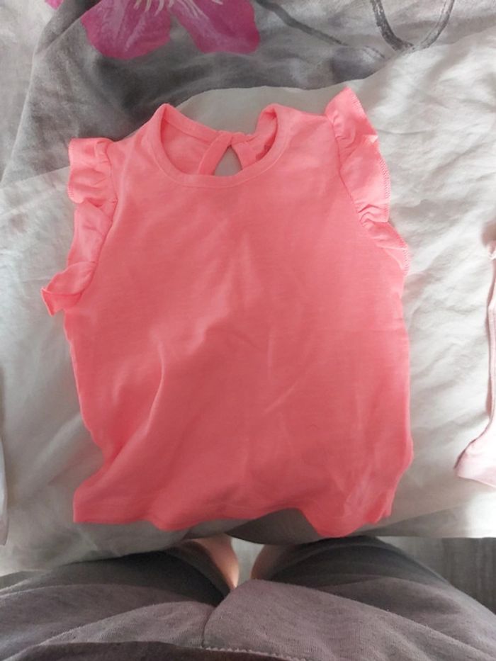 T-shirt taille 0/3mois 62 cm primark - photo numéro 1