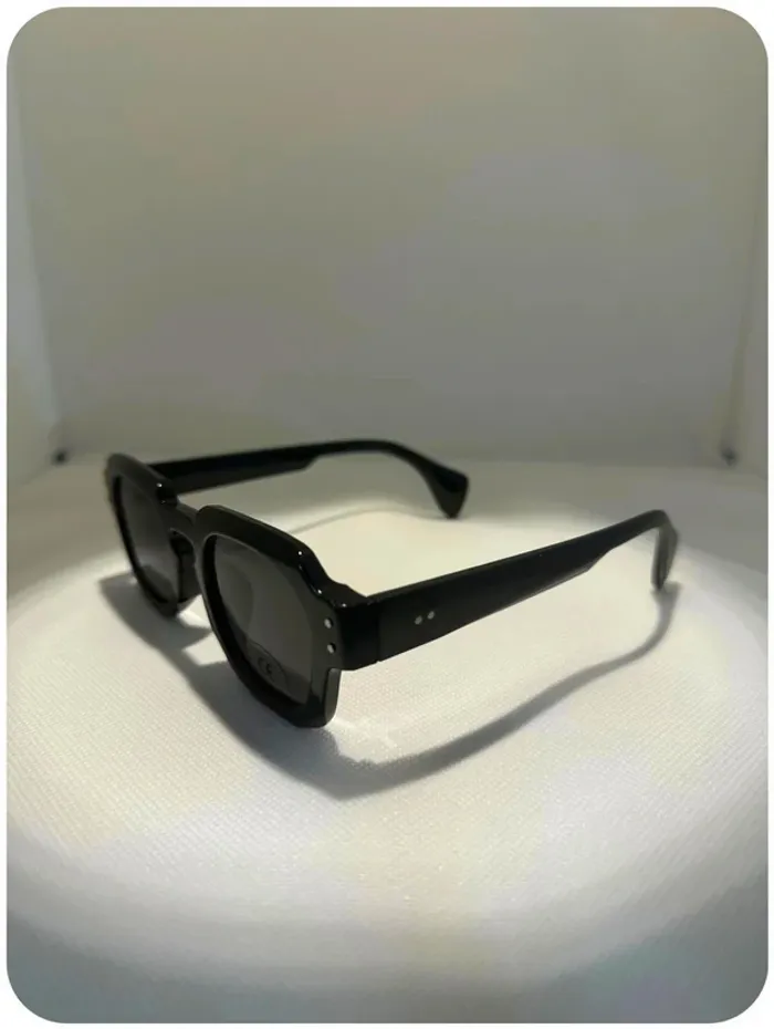 Lunettes de soleil - photo numéro 2