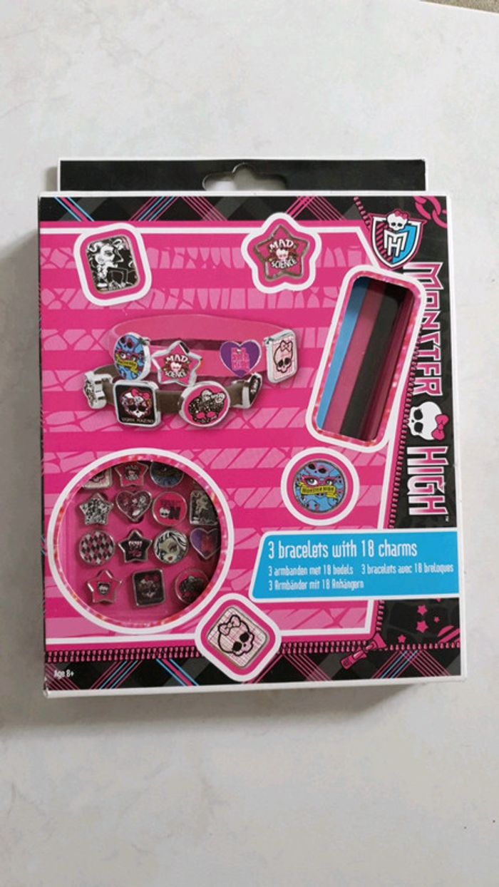 3 bracelets avec breloques Monster high Neuf YY - photo numéro 2