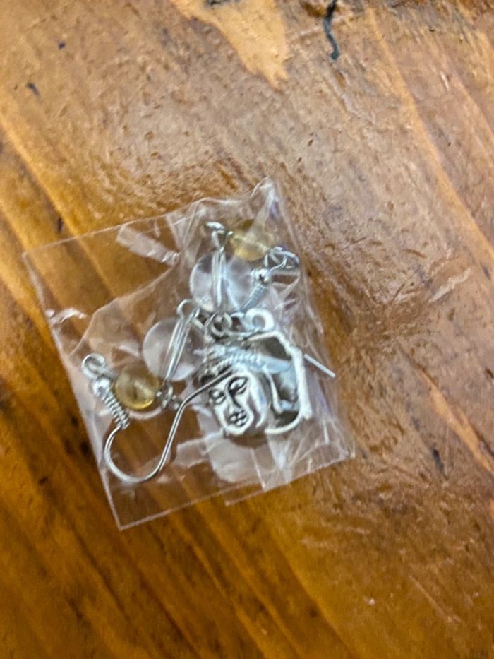 Boucles d’oreilles bouddha pierres