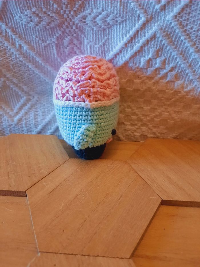 Amigurumi personnage cerveau - photo numéro 4