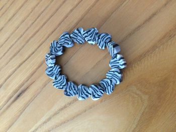 Bracelet élastique perles coeurs