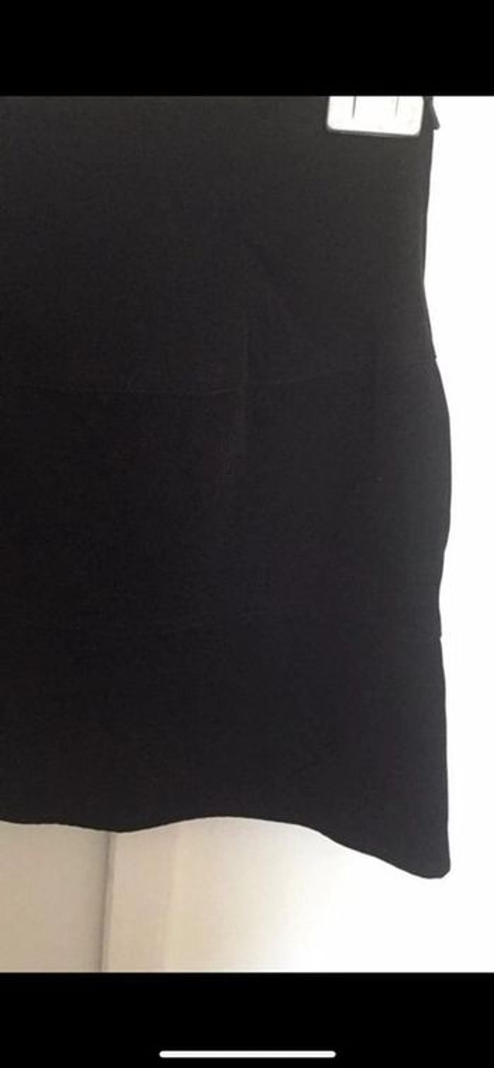 Jupe noire - photo numéro 3