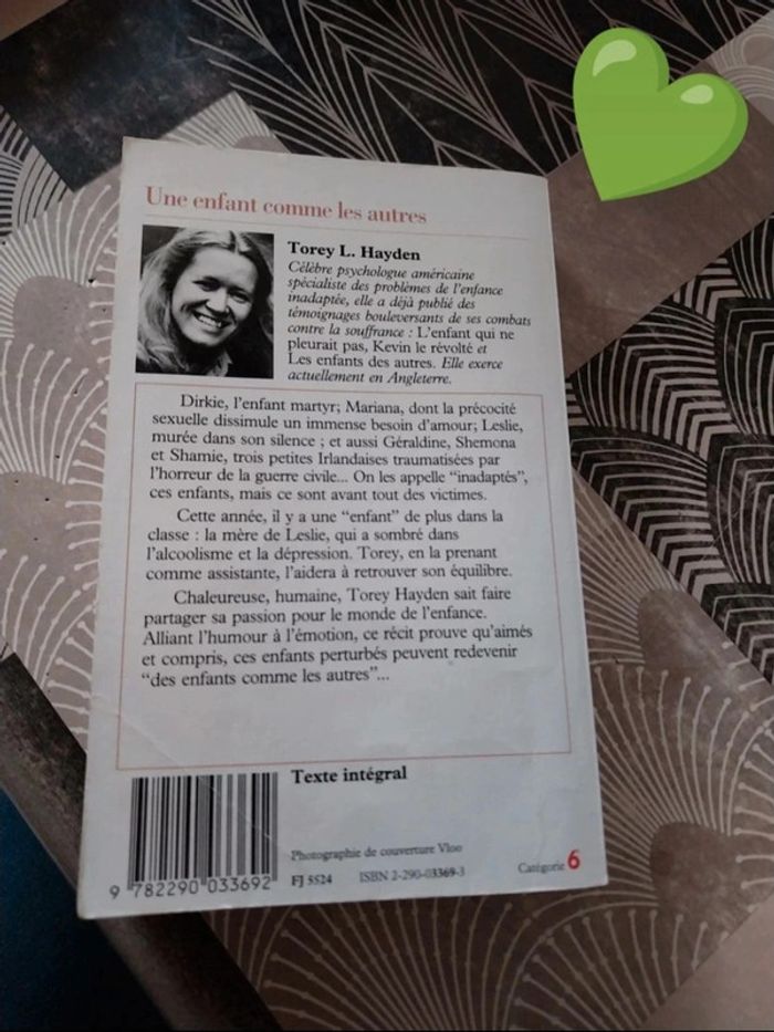 Livre une enfant comme les autres - photo numéro 2