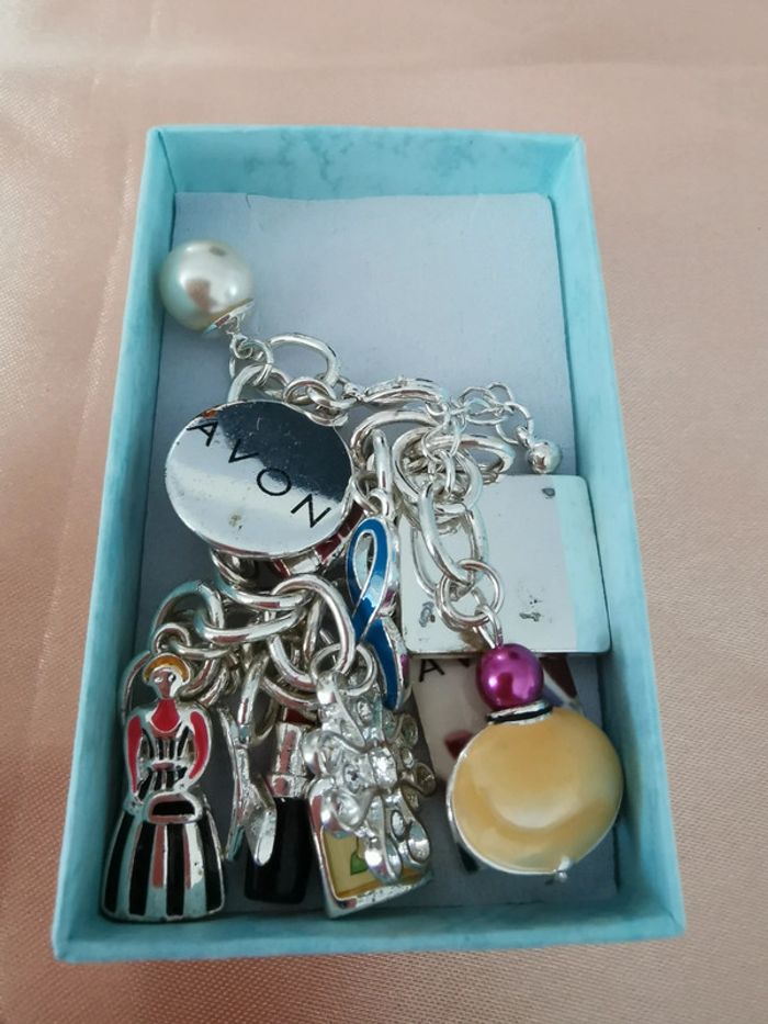 Bracelet breloques. Collector. Avon - photo numéro 4