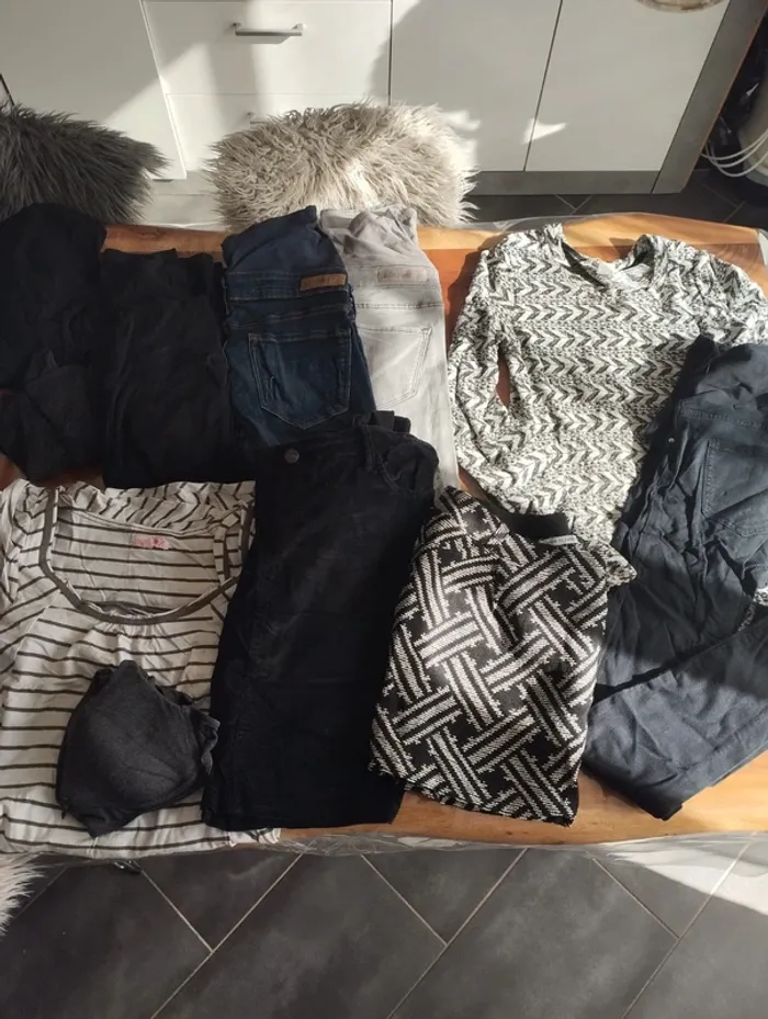 Lot de vêtements de grossesse t. 34 et 36