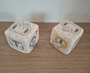 Dés en mousse bébé.
