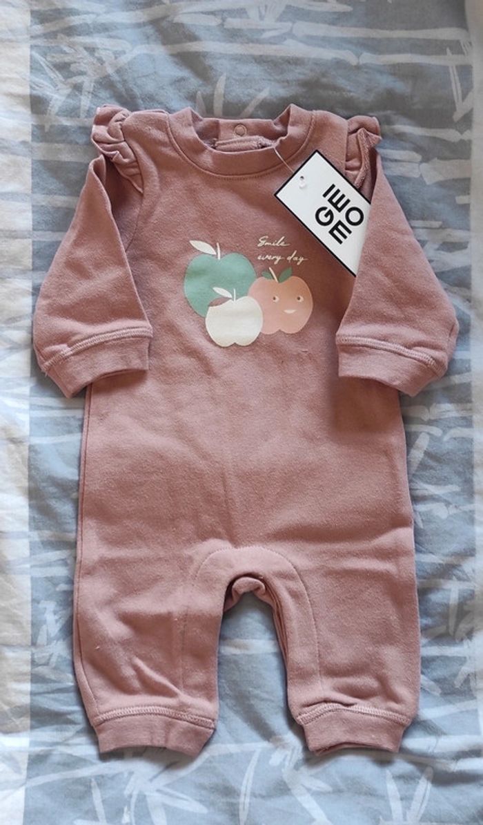 Pyjama bébé fille 1 mois neuf - photo numéro 2