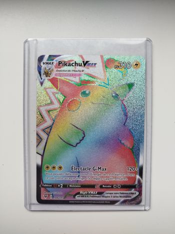 Pikachu VMAX rainbow voltage étincelant 