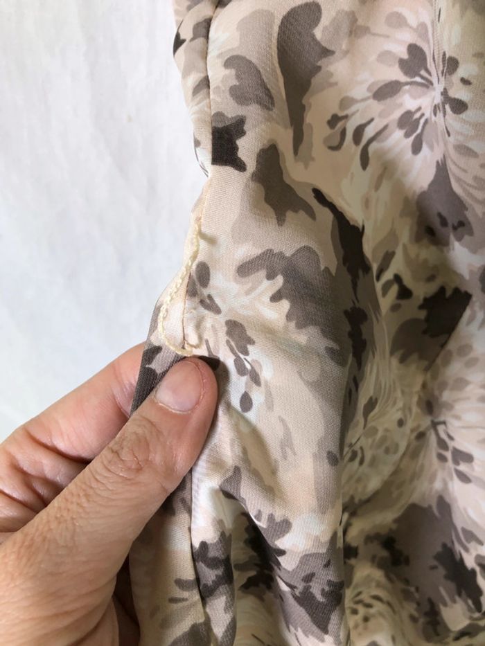 Blouse col rond motifs fleurs taupe et marron H&M manches courtes taille 38 comme neuve - photo numéro 13