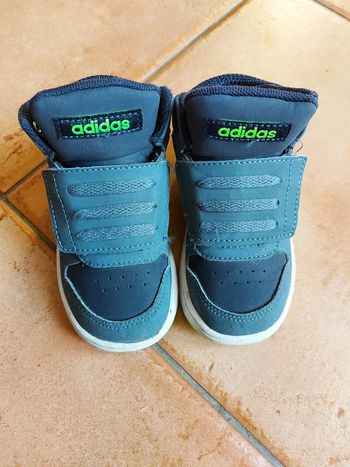 Baskets Adidas taille 23