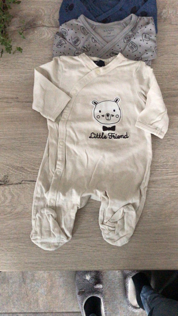 5 bodies 1 pyjama 1 mois - photo numéro 2