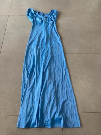 Longue robe bleue Arlette Beressi, taille 40, tâché à l'arrière 140cm de long