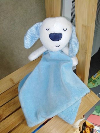 Doudou mouchoir bébé garçon bleu ciel, blanc , chien endormi, Tuchien bleu